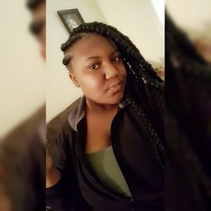 Meet your Posher, Mia